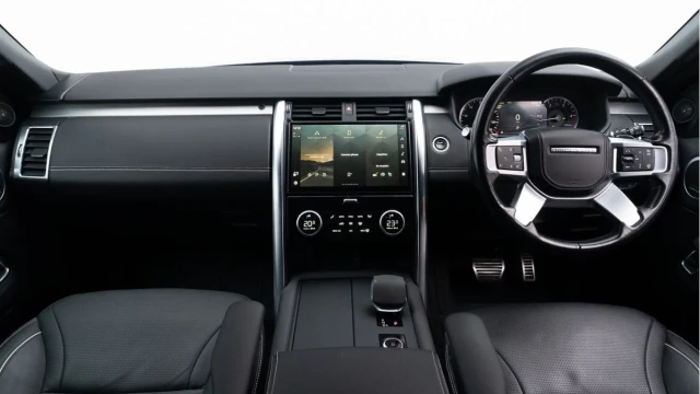 Land Rover Discovery (22 Reg) 3.0 D300 R-Dynamic HSE Commercial (5 Seat) (+VAT) Image 2