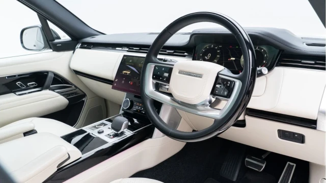 Land Rover Range Rover (72 Reg) 3.0 P440e SE Hybrid Image 7