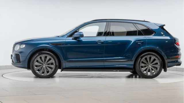 Bentley Bentayga (74 Reg) 4.0 V8 Azure Image 4