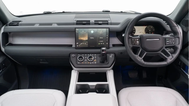 Land Rover Defender (74 Reg) 110 3.0 D350 X-Dynamic HSE (Bespoke) (VAT Q) Image 3