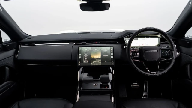 Land Rover Range Rover Sport (75 Reg) 3.0 D300 Dynamic SE (Black Pack) Image 2