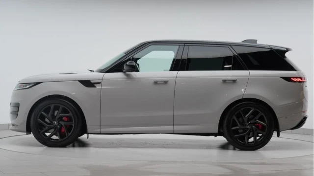 Land Rover Range Rover Sport (24 Reg) D300 Dynamic SE Image 4