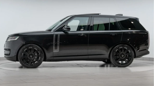 Land Rover Range Rover (72 Reg) 3.0 D350 HSE (Shadow Pack) Image 4