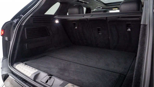 Land Rover Range Rover Sport (72 Reg) 3.0 D300 Autobiography (Black Pack) Image 7