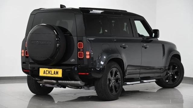 Land Rover Defender 2021 71 Land Rover Defender 3.0 D250 X-Dynamic SE (Black Pack) Image 7