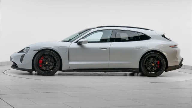 Porsche Taycan (72 Reg) GTS Sport Turismo Image 4