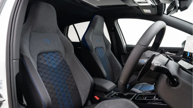 Volkswagen Golf (74 Reg) R 2.0TSI Black Edition 4Motion DSG (VAT Q) Image 3
