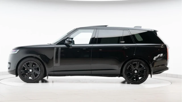 Land Rover Range Rover (74 Reg) 3.0 D350 HSE LWB 7 Seat (Shadow Pack) Image 6