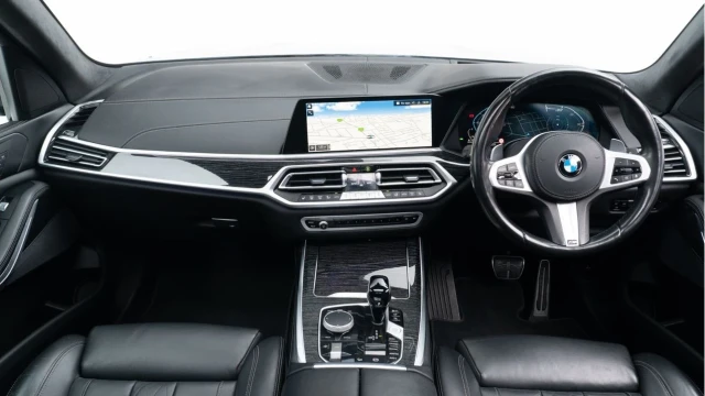 BMW X7 (22 Reg) 3.0 40D M Sport xDrive Image 2