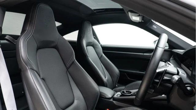 Porsche 911 (74 Reg) 3.0 Carrera PDK Coupe (992.2) Image 4