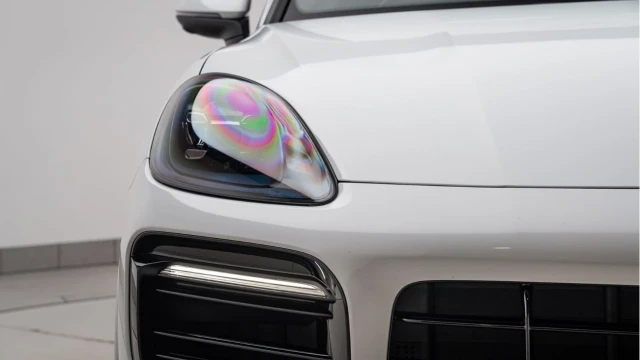 Porsche Cayenne (72 Reg) 3.0 V6 e-Hybrid Platinum Edition Image 5
