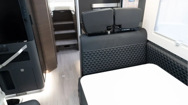 Adria Coral Supreme 670 SL (74 Reg) 2.0D 170bhp Auto (3 Berth) Image 5
