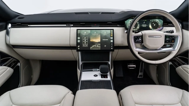 Land Rover Range Rover (74 Reg) 3.0 D350 HSE Image 2