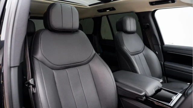 Land Rover Range Rover (74 Reg) 3.0 D300 SE (Shadow Pack) Image 3