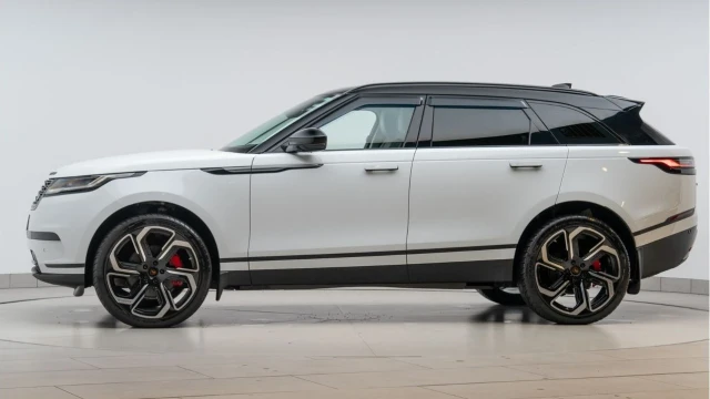 Land Rover Range Rover Velar (73 Reg) 2.0 D200 S Image 4