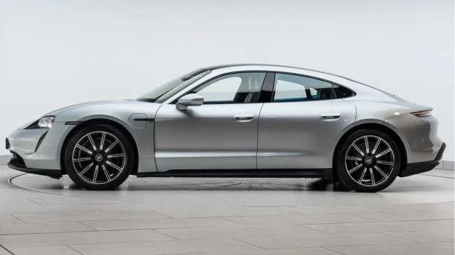 Porsche Taycan (21 Reg) 4S (Performance Plus) Image 4