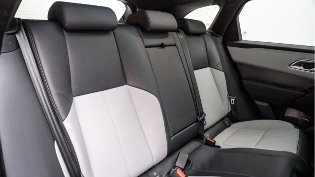 Land Rover Range Rover Velar (24 Reg) 2.0 D200 Dynamic SE (Black Pack) Image 5