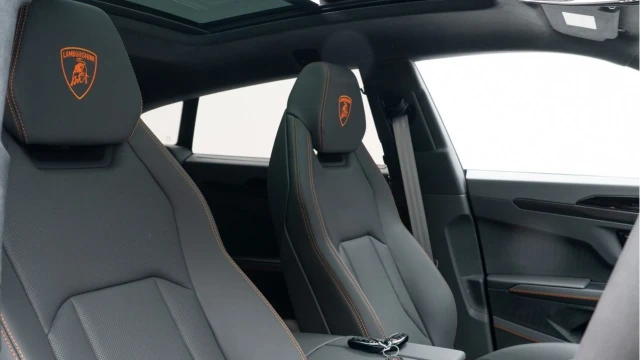 Lamborghini Urus (25 Reg) 4.0 V8 SE Hybrid Image 3