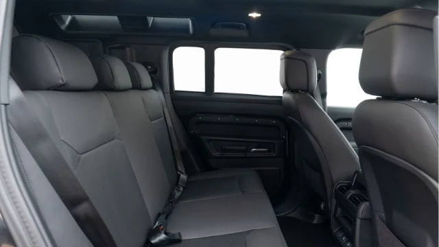 Land Rover Defender (74 Reg) 110 3.0 D350 X-Dynamic HSE Hard Top Commercial (5 Seat) (Bespoke URBAN) (+VAT) Image 4
