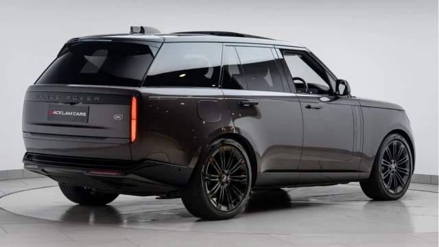 Land Rover Range Rover (72 Reg) 4.4 V8 P530 First Edition (Shadow Pack) Image 8