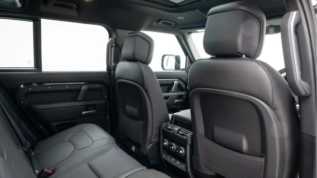 Land Rover Defender (25 Reg) 110 3.0 D350 X-Dynamic HSE (7 Seat) (Bespoke) Image 7