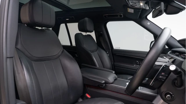 Land Rover Range Rover (72 Reg) 3.0 D350 HSE (Black Pack) Image 3