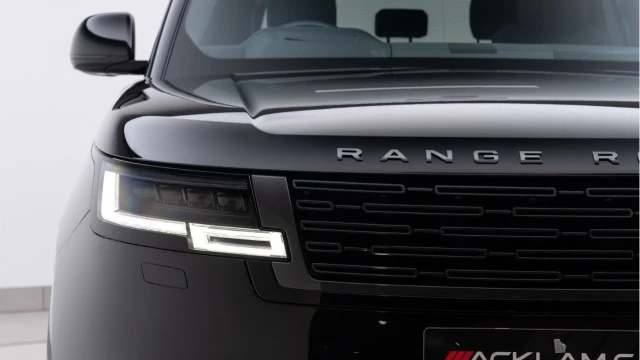 Land Rover Range Rover (74 Reg) 3.0 D350 HSE (Shadow Pack) Image 7