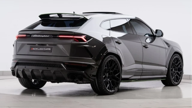 Lamborghini Urus (71 Reg) 4.0 V8 (Nero) Image 6
