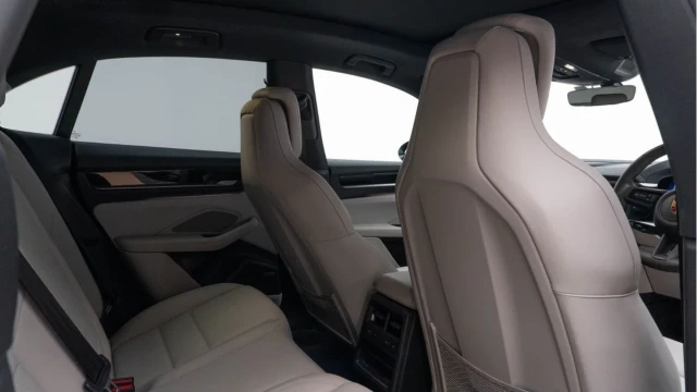 Porsche Macan (74 Reg) 4S Electric Image 7
