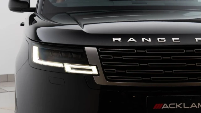 Land Rover Range Rover (74 Reg) 3.0 D300 SE Image 8