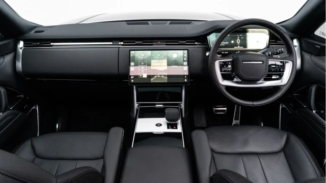 Land Rover Range Rover (75 Reg) 3.0 D300 Edition Image 2