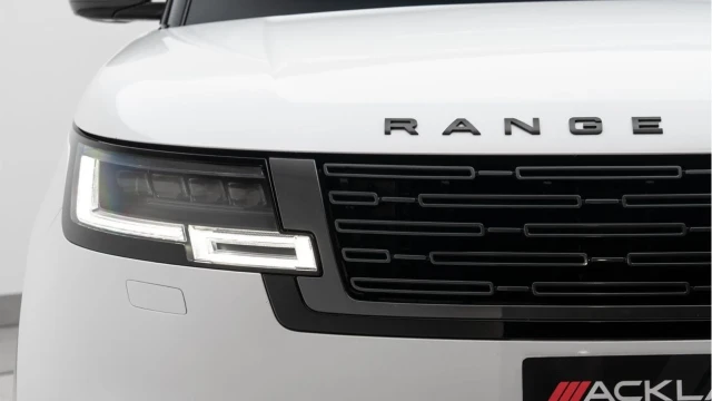 Land Rover Range Rover (74 Reg) 3.0 D300 HSE (Shadow Pack) Image 8