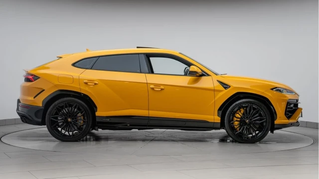 Lamborghini Urus (75 Reg) 4.0 V8 SE Hybrid Image 5