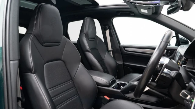 Porsche Cayenne (72 Reg) 3.0 V6 Platinum Edition Image 3