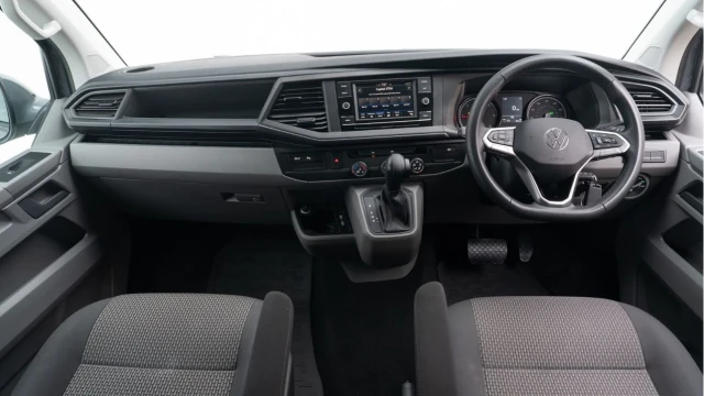 Volkswagen Transporter (24 Reg) 2.0TDI T32 Kombi Highline DSG (5 Seat) (Bespoke URBAN) (No VAT) Image 2