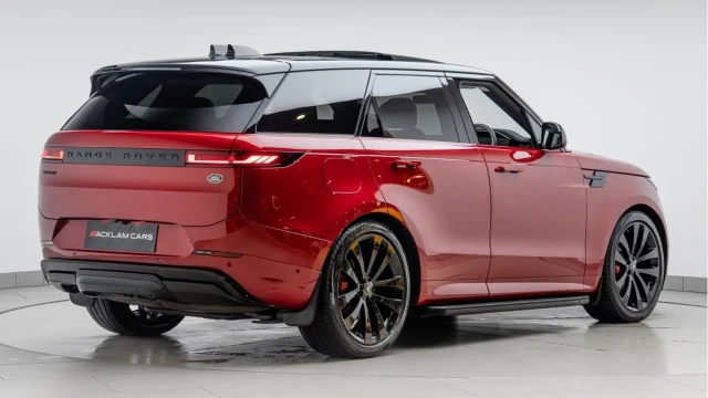 Land Rover Range Rover Sport (23 Reg) 3.0 D300 Dynamic SE (Black Pack) Image 6