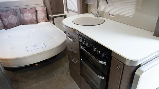 Elddis Encore 250 (23 Reg) 2.2D (Auto) (4 Berth) Image 6