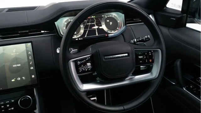Land Rover Range Rover (23 Reg) 3.0 D300 HSE (Shadow Pack) Image 4
