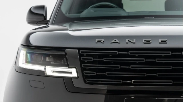 Land Rover Range Rover (25 Reg) 3.0 P550e Autobiography Hybrid (Shadow Pack) Image 8