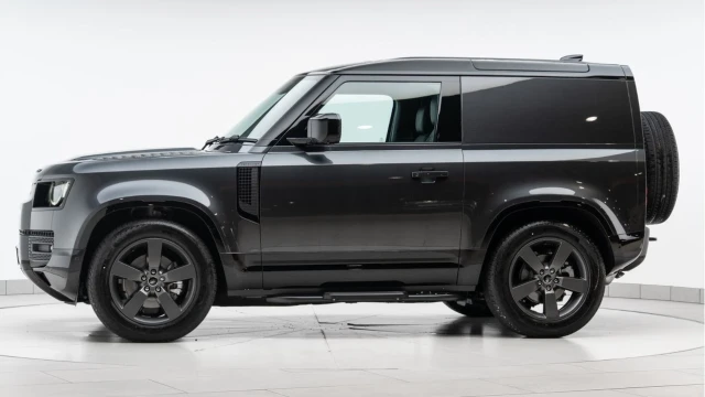 Land Rover Defender (25 Reg) 90 3.0 D250 X-Dynamic HSE Hard Top Commercial (3 Seat) (+VAT) Image 5