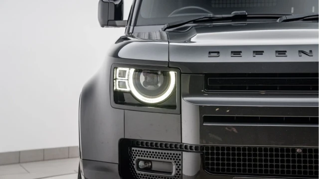 Land Rover Defender (72 Reg) 90 3.0 D250 SE Hard Top Commercial (+VAT) Image 8