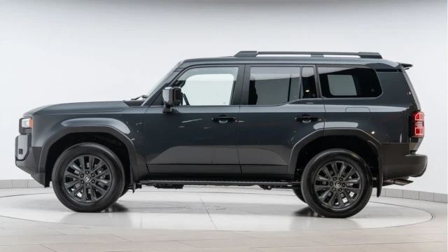 Toyota Land Cruiser (25 Reg) 2.8D Invincible (New Model) Image 4