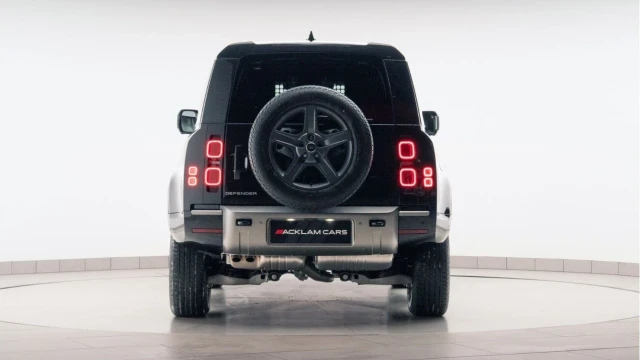 Land Rover Defender (74 Reg) 90 3.0 D250 X-Dynamic SE Hard Top Commercial (3 Seat) (+VAT) Image 6