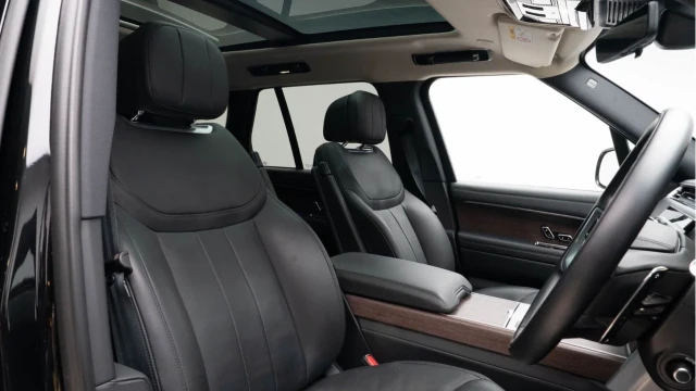 Land Rover Range Rover (74 Reg) 3.0 D300 HSE (Shadow Pack) Image 3