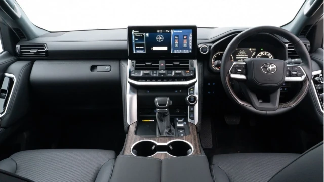 Toyota Land Cruiser (74 Reg) 300 3.3D V6 VX (7 Seat) Image 2
