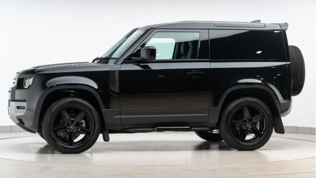 Land Rover Defender (74 Reg) 90 3.0 D250 SE Hard Top Commercial (3 Seat) (+VAT) Image 5