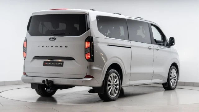 Ford Tourneo Custom (25 Reg) 320 2.0 Ecoblue Titanium LWB (9 Seat) Image 6