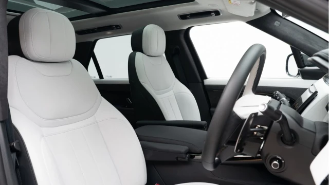Land Rover Range Rover Sport (73 Reg) 3.0 D350 Autobiography (Black Pack) Image 3