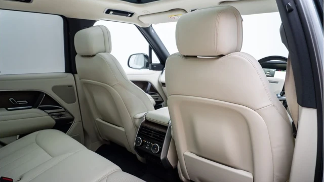 Land Rover Range Rover (72 Reg) 3.0 P440e SE Hybrid Image 7