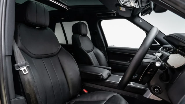 Land Rover Range Rover (24 Reg) 3.0 D300 HSE (Shadow Pack) Image 3